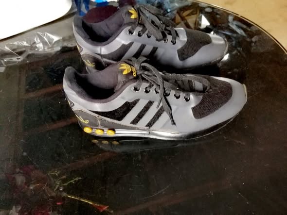 Chaussures en vente à Yaoundé