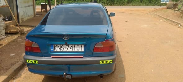 Toyota Avensis berline Essence