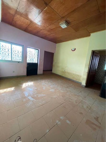 Studio moderne à louer à Mendong