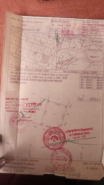 Vente d’un immeuble R+3 non achevé à Douala PK12