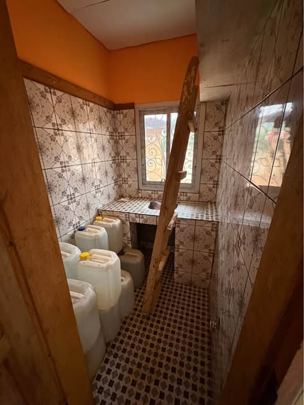 Studio moderne à louer au petit marché odza