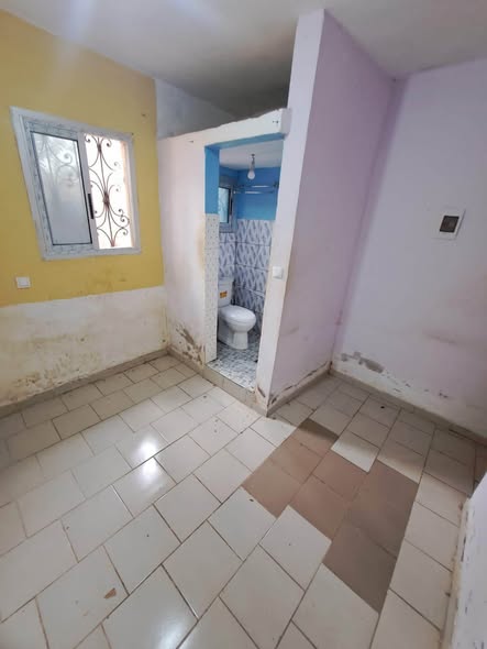 Chambre moderne à Odza
