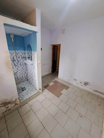 Chambre moderne à Odza