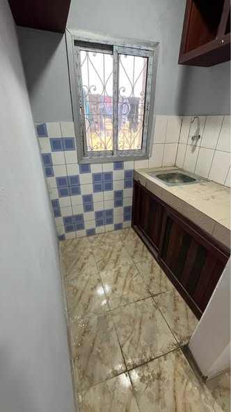 Studio moderne à louer à Etoudi
