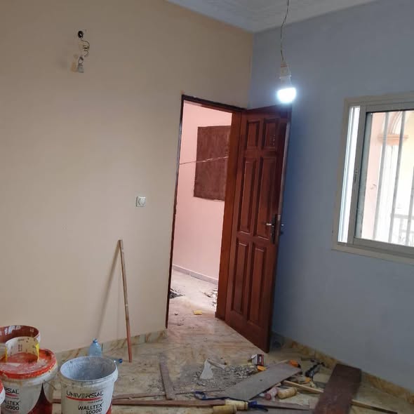 Studio moderne nouvellement construit à Ekié