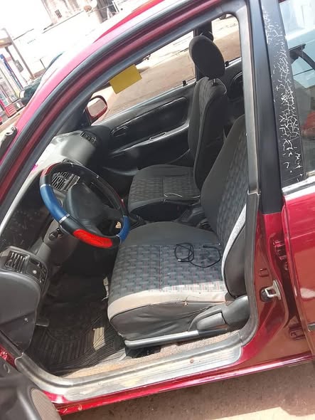 Toyota Corolla 100 berline extrêmement propre