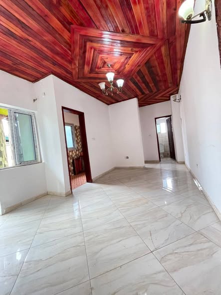 Studio moderne à louer à Logbessou