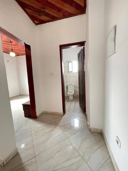 Studio moderne à louer à Logbessou