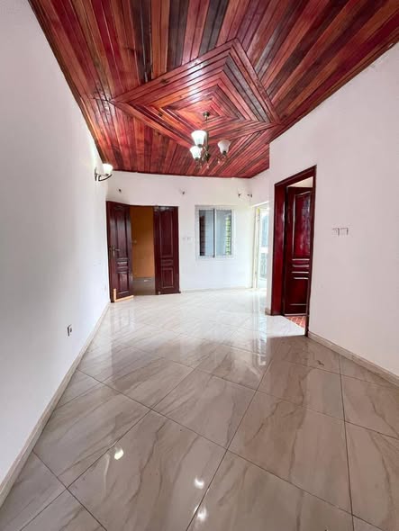 Studio moderne à louer à Logbessou