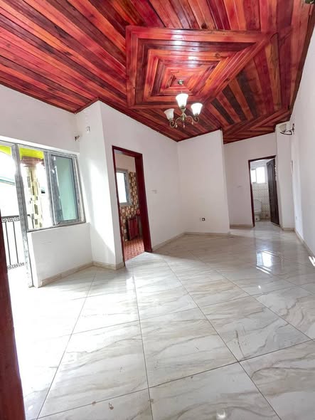 Studio moderne à louer à Logbessou