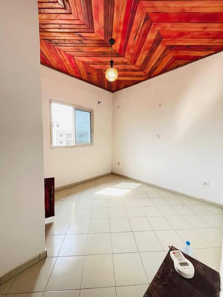 Studio moderne à louer à Logbessou