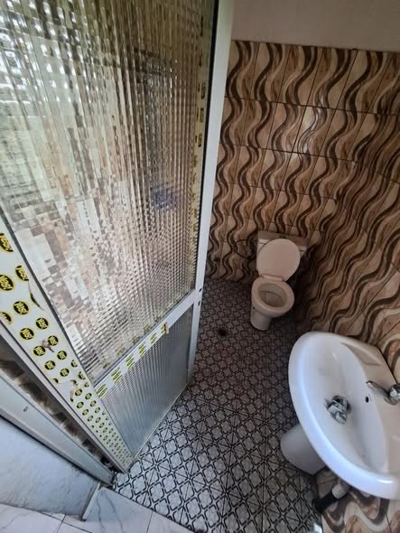 Chambre moderne à Odza petit marché