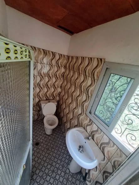 Chambre moderne à Odza petit marché