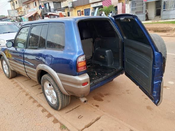 TOYOTA RAV4 ancien modèle 99 à vendre