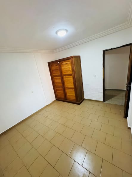 Studio moderne à louer à Mendong