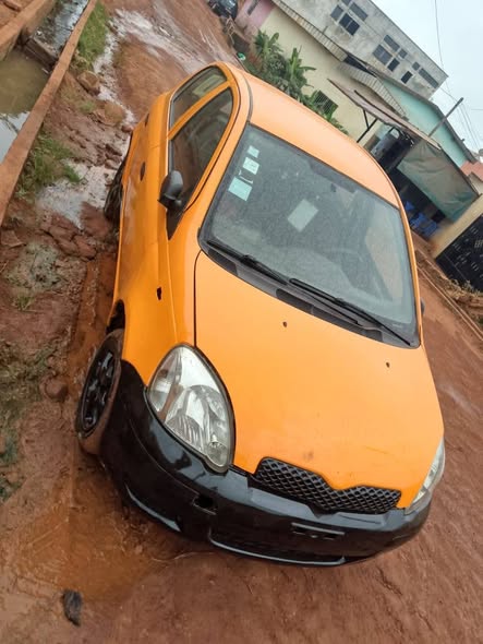 YARIS TAXI hyper propre