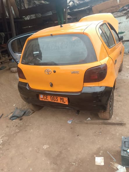 YARIS TAXI hyper propre