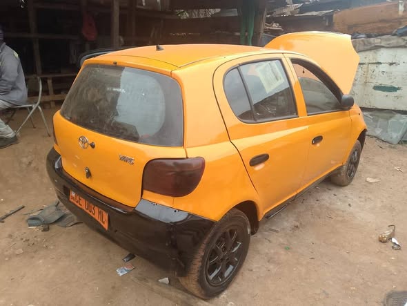 YARIS TAXI hyper propre