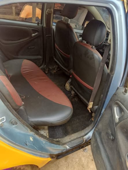 YARIS TAXI hyper propre