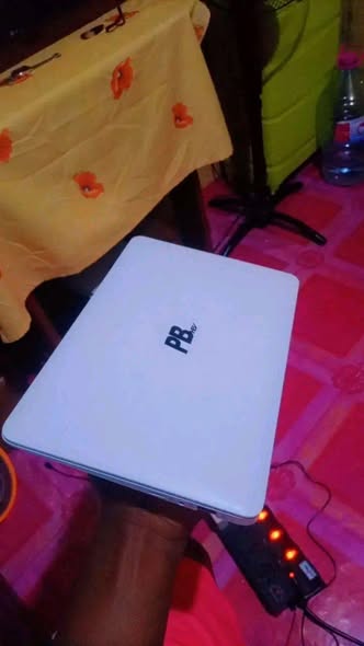 Ordinateur portable avec logiciels installés