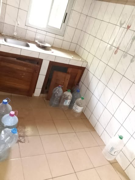 Appartement propre à louer à Emana