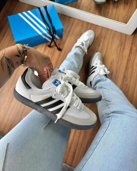 Grand arrivage de chaussures