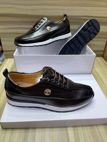 Chaussures disponibles en tailles 40 à 46