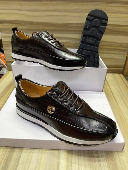 Chaussures disponibles en tailles 40 à 46