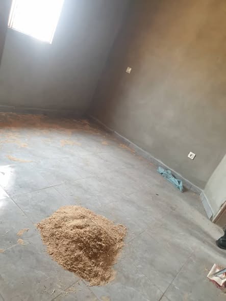 Vaste chambre moderne nouvellement construite