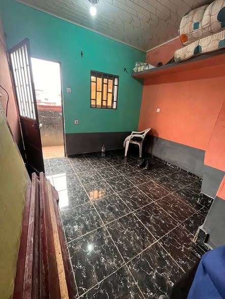 Chambre moderne à louer à Ngoa Ekele