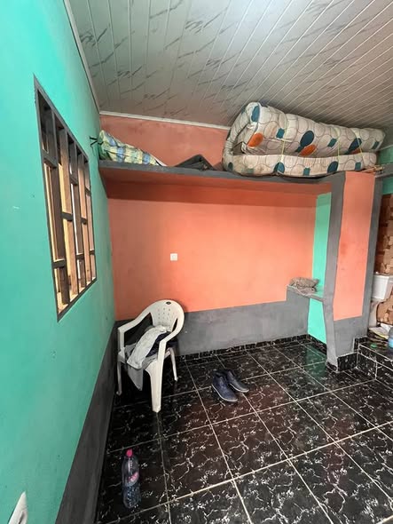 Chambre moderne à louer à Ngoa Ekele
