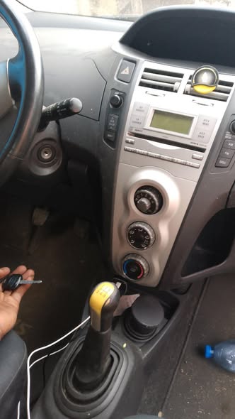 Toyota Yaris 2010 Full options
