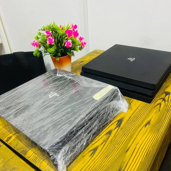 PS4 PRO avec facture et garantie