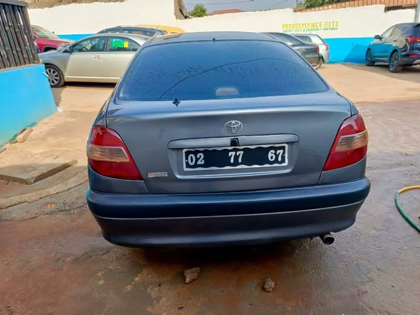 Avensis lift back année 2002 full option