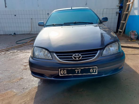Avensis lift back année 2002 full option