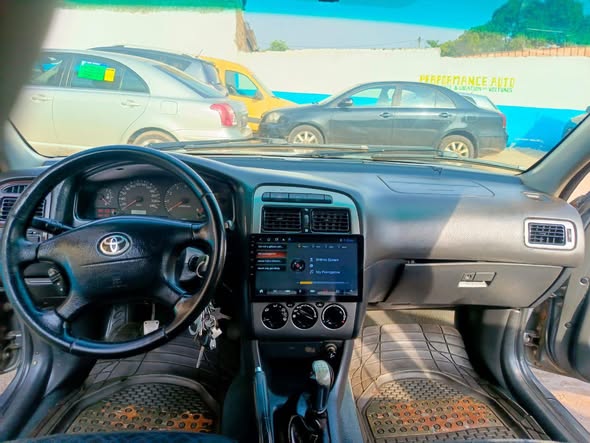 Avensis lift back année 2002 full option
