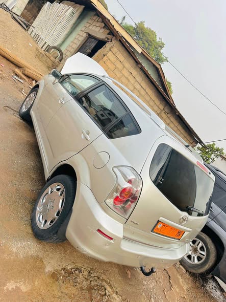 TOYOTA CORROLA Verso 7 places