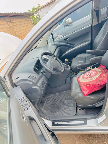 TOYOTA CORROLA Verso 7 places
