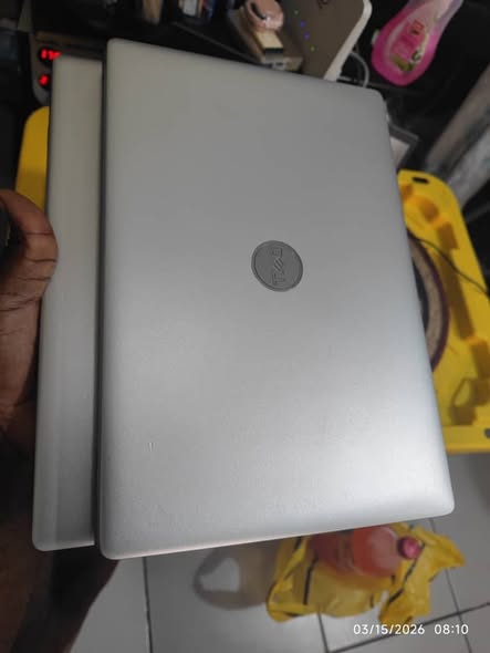 Dell core i5 10em 256/8 Batterie excellente