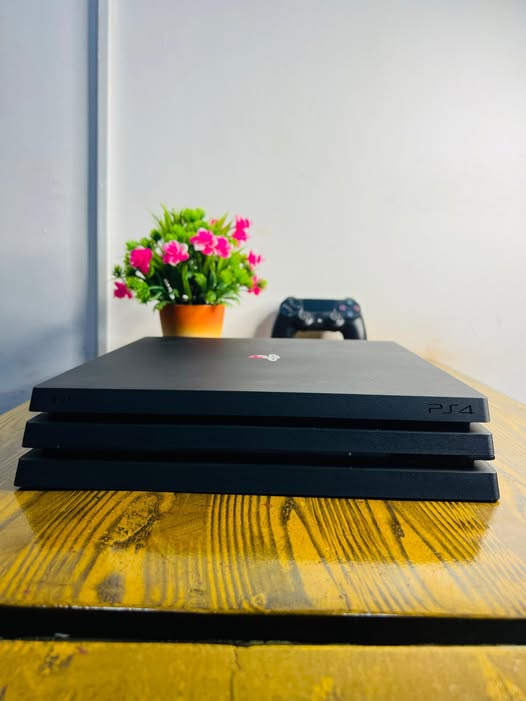 PS4 PRO avec jeux et accessoires
