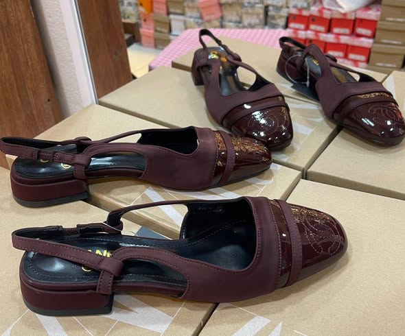 Chaussures disponibles en tailles 37 à 42