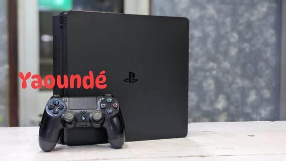 Boutique de jeux vidéo avec PS5 et PS4