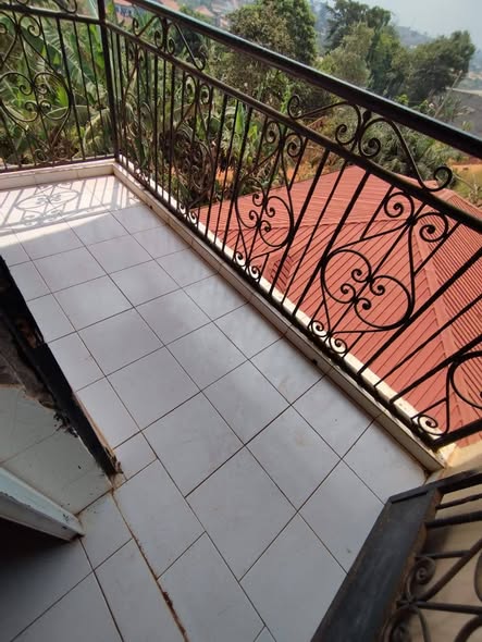 Vaste studio moderne à Nkoaban