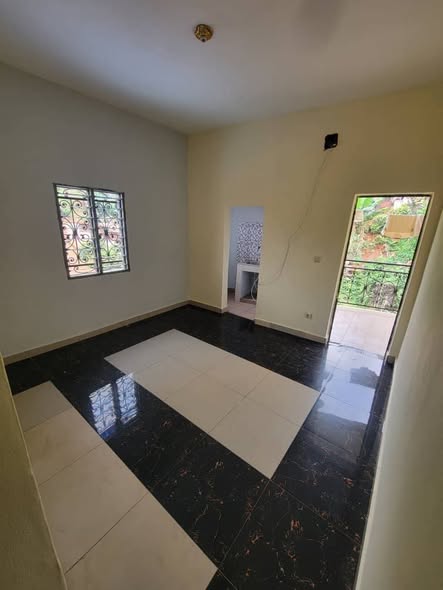 Studio moderne à louer à YDE Ngousso
