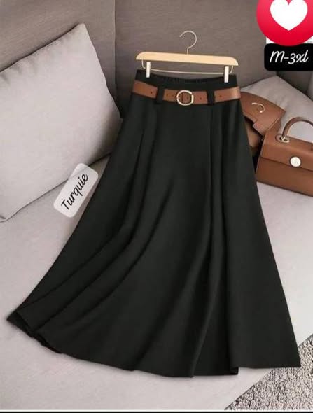 Jupe avec ceinture en tissu impeccable