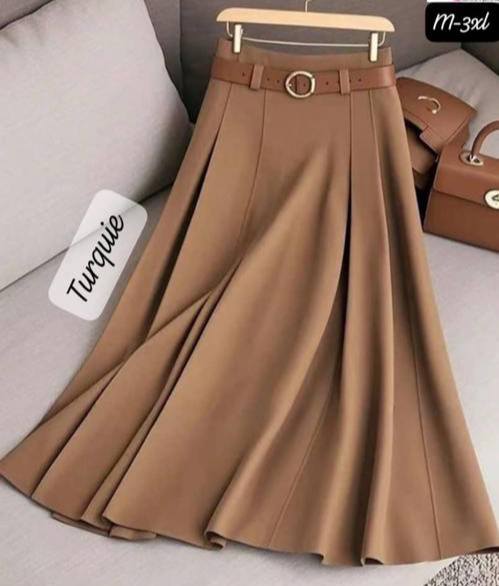 Jupe avec ceinture en tissu impeccable