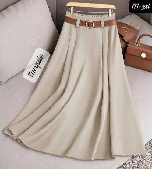 Jupe avec ceinture en tissu impeccable
