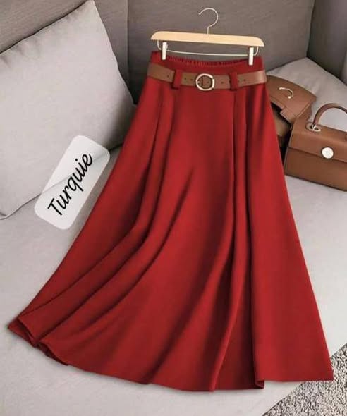 Jupe avec ceinture en tissu impeccable