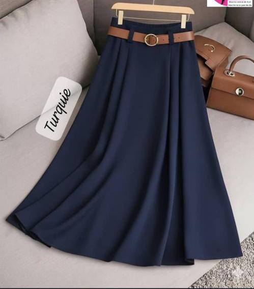 Jupe avec ceinture en tissu impeccable
