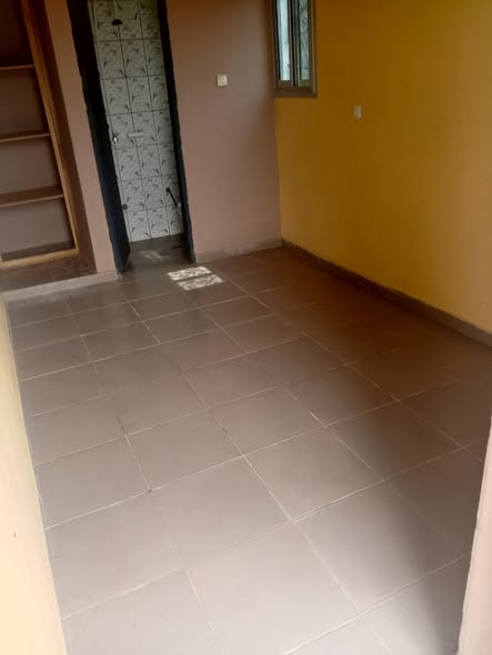 Chambre moderne à louer à Ari Village